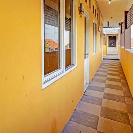 Готель Spot On 91595 Sruni Syariah Gedangan Екстер'єр фото